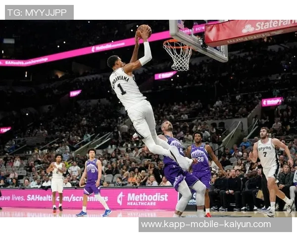 哈珀赞文班亚马全能表现其打法时而似控卫展现多面才华