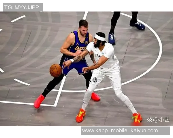 浓眉指出球队缺乏纯控卫导致进攻迟缓对手全场盯防影响发挥