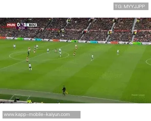 曼联在12月份英超赛场表现不佳近14场比赛输掉9场引发关注